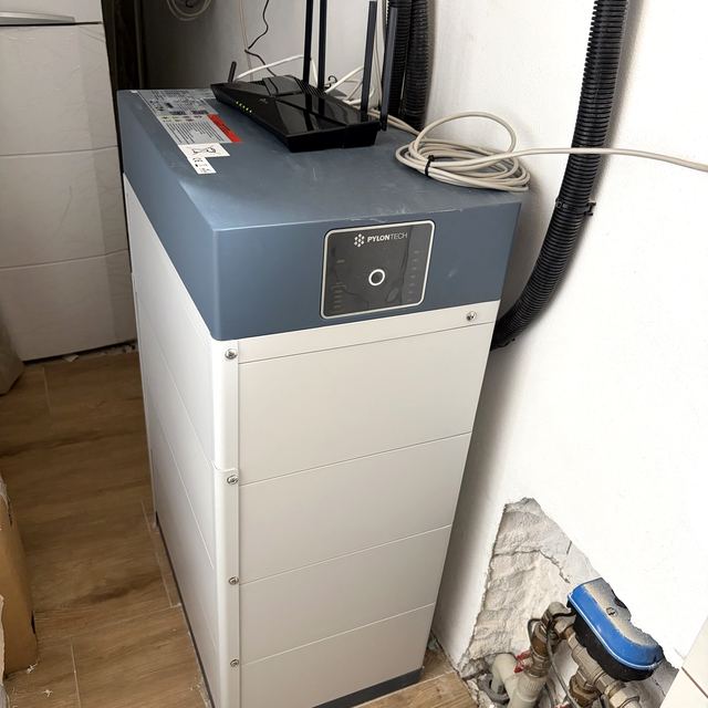 Baterie Pylontech v technické místnosti